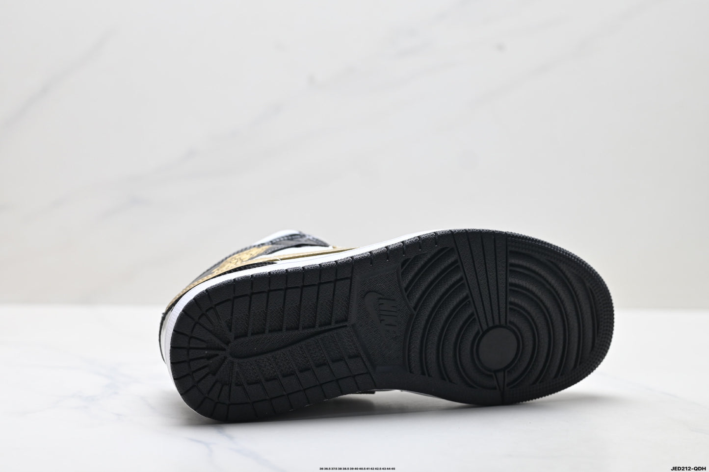 Air Jordan 1 Retro Mid Black White Gold