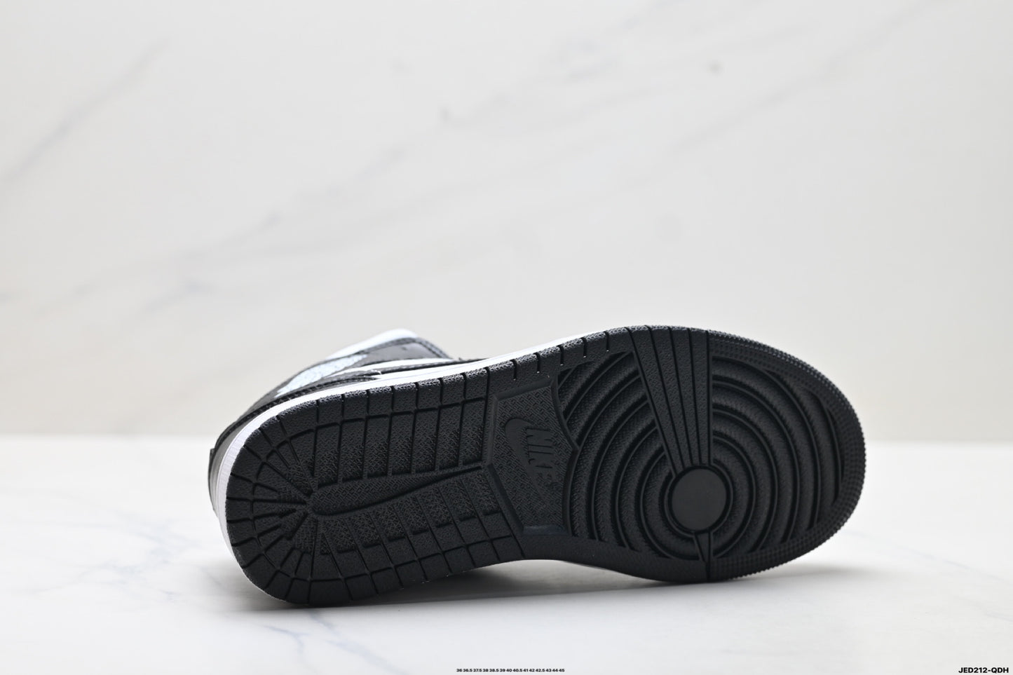 Air Jordan 1 Retro Mid Black White