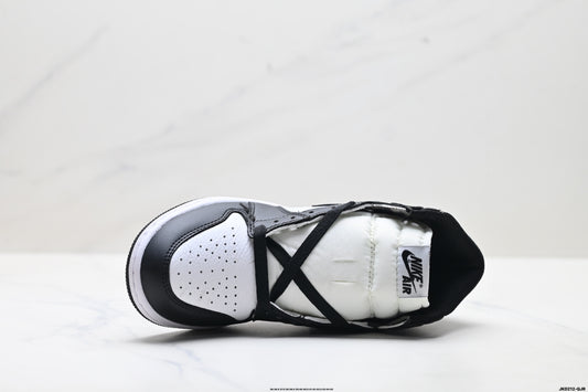 Air Jordan 1 Retro High Black White