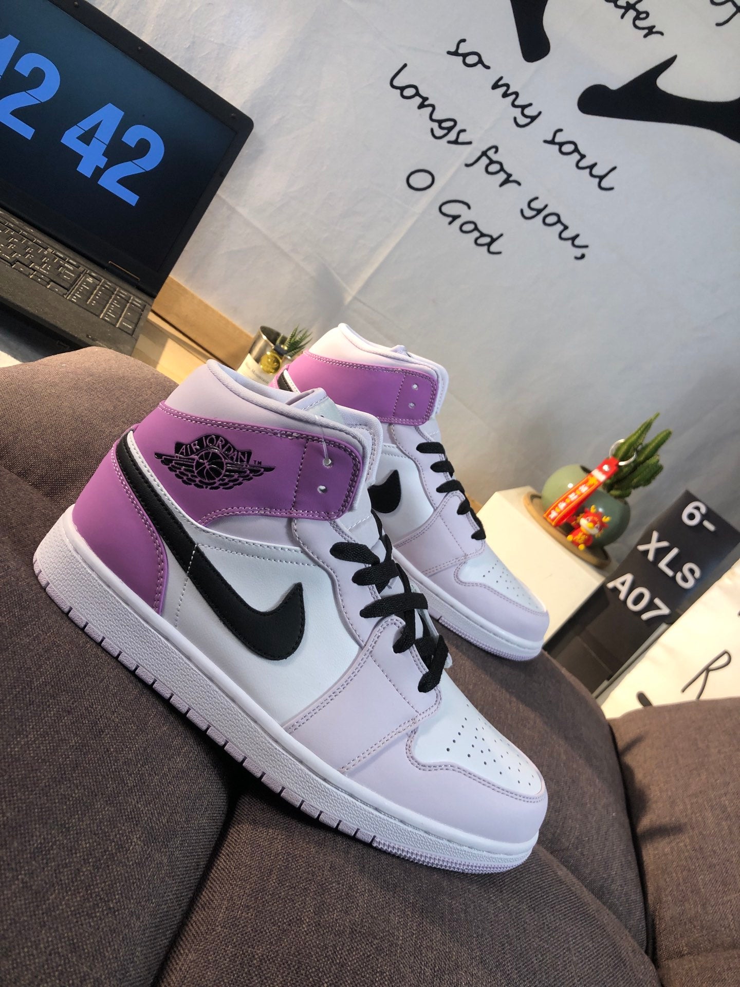 Air Jordan 1 Retro Mid Gradient Purple