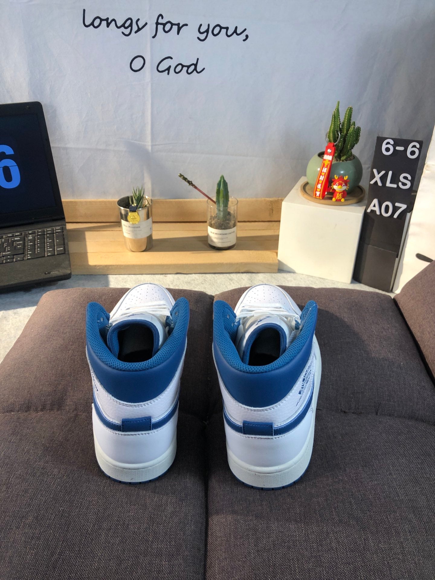 Air Jordan 1 Retro Mid White