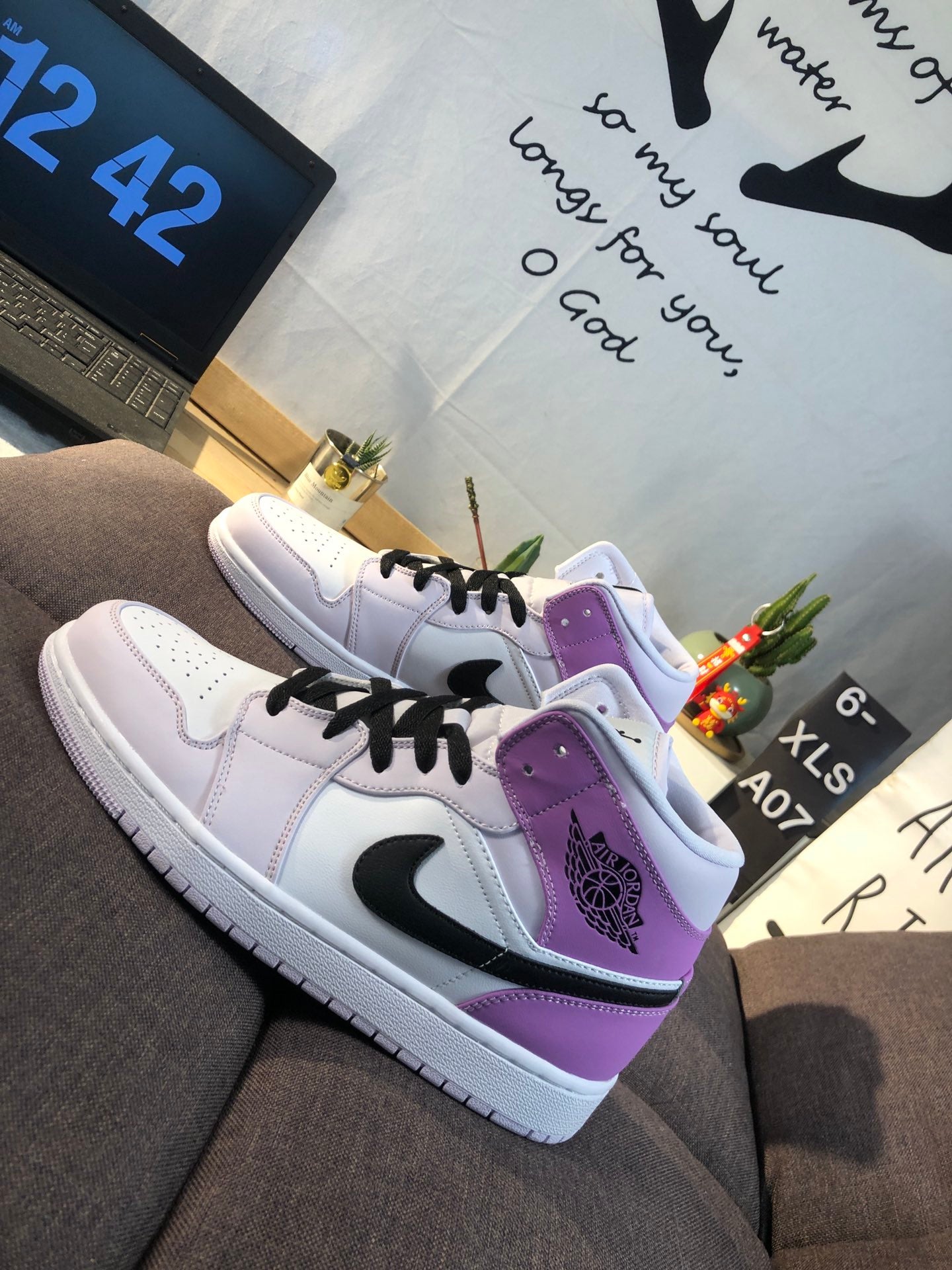 Air Jordan 1 Retro Mid Gradient Purple