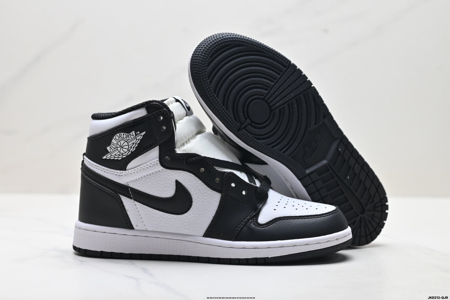 Air Jordan 1 Retro High Black White