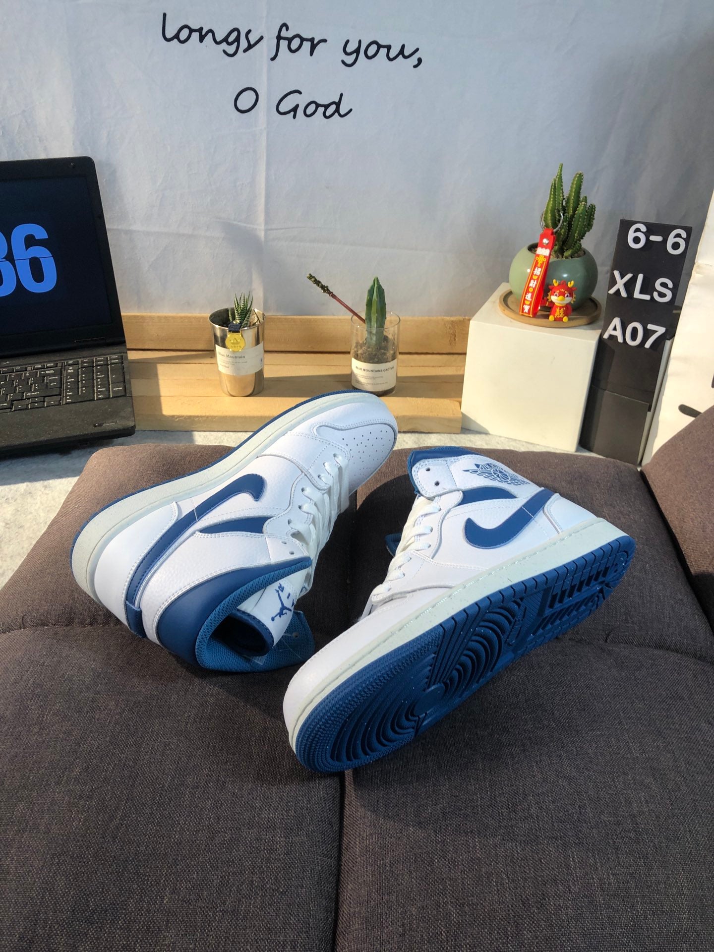 Air Jordan 1 Retro Mid White