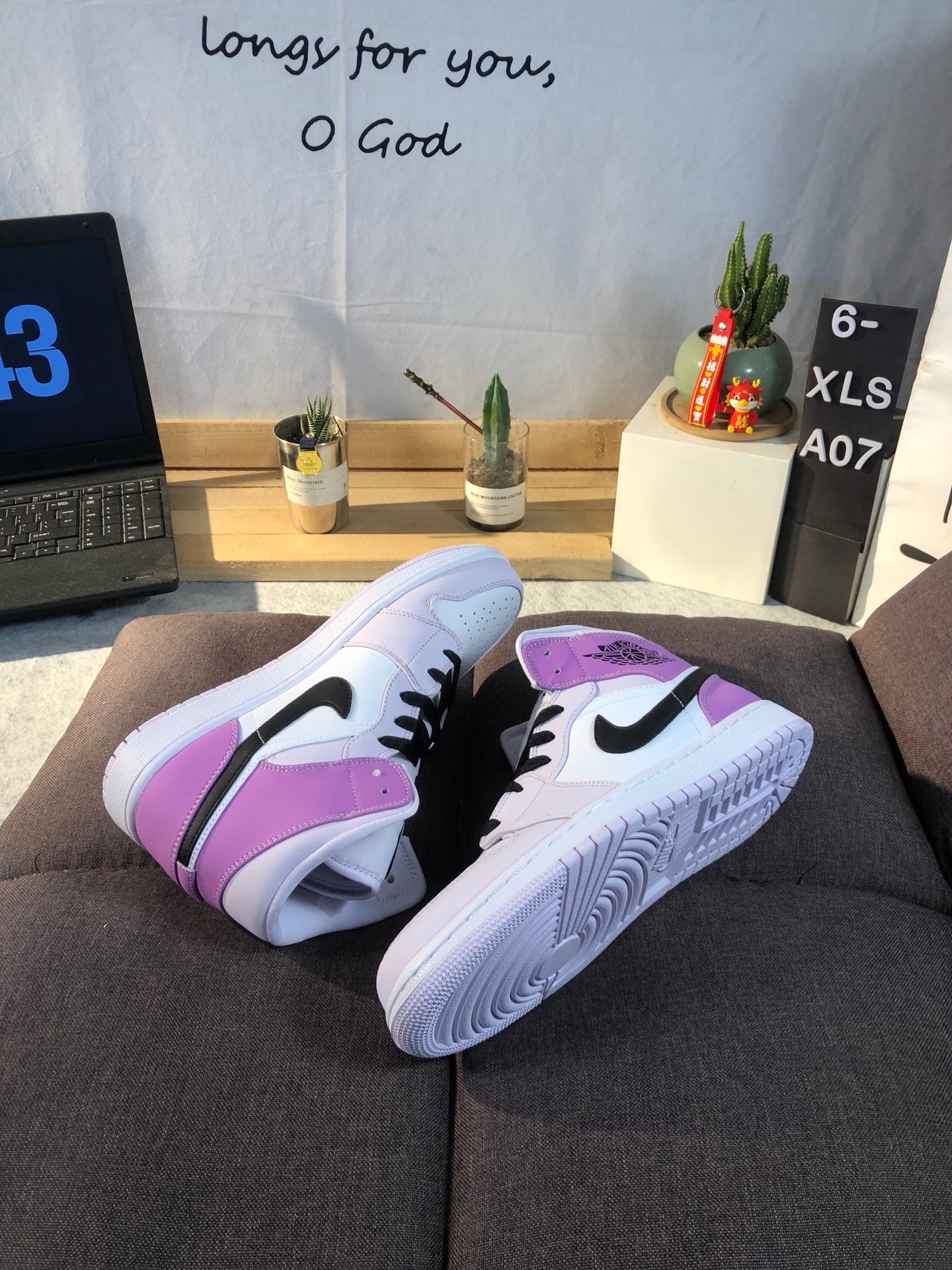 Air Jordan 1 Retro Mid Gradient Purple