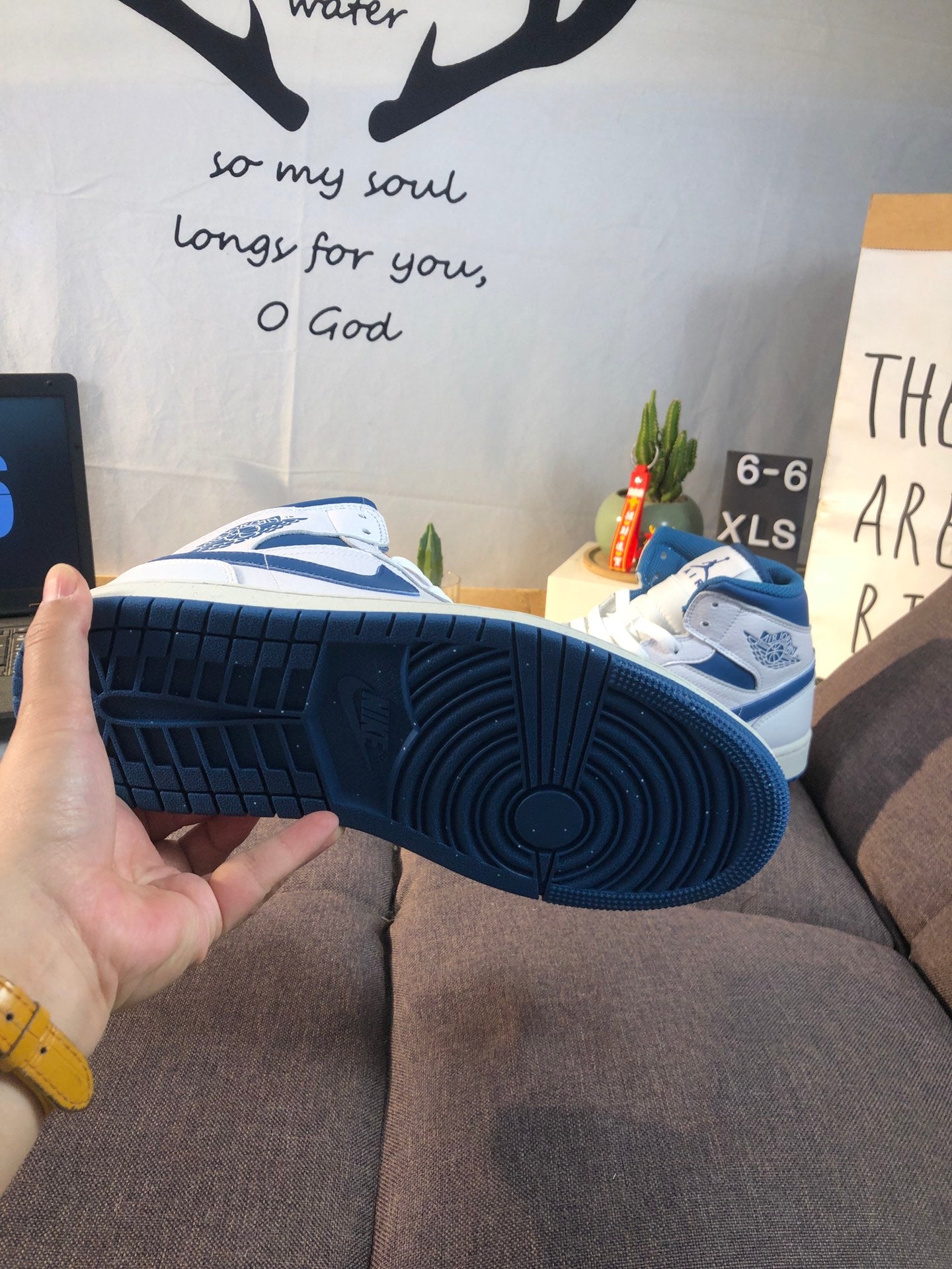 Air Jordan 1 Retro Mid White