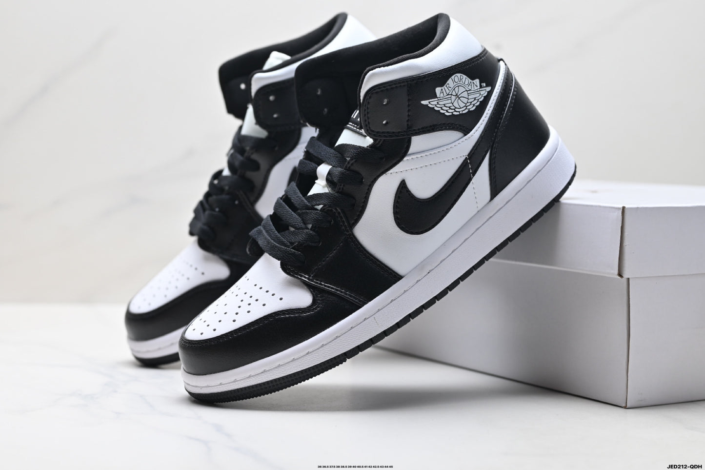 Air Jordan 1 Retro Mid Black White