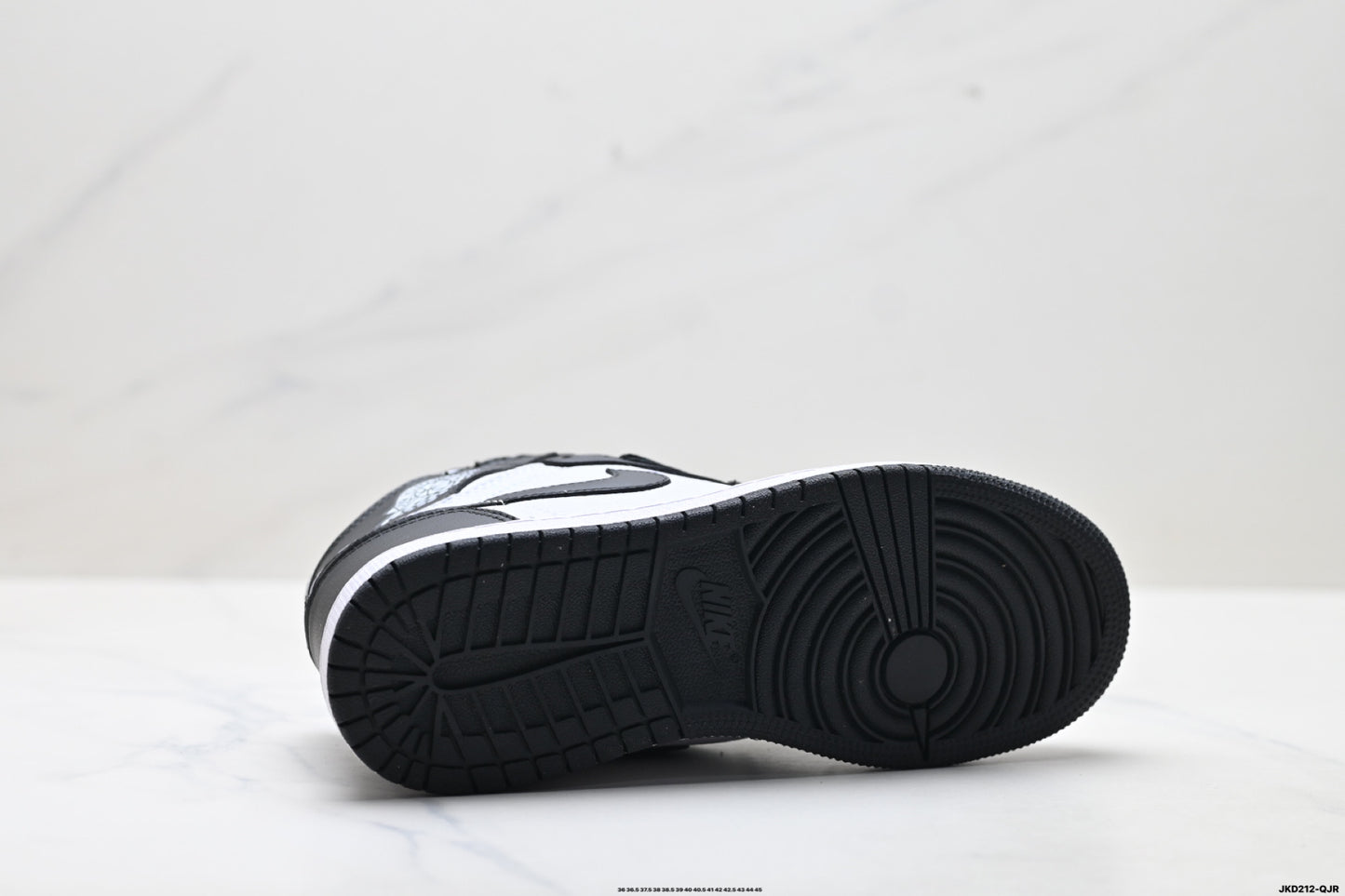 Air Jordan 1 Retro High Black White